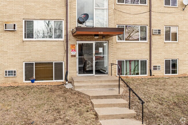 1455 Building Entrance - Minnehaha Apartments
