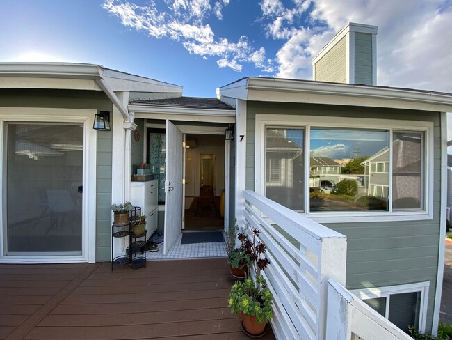 Photo - Stunning 3-bedroom, 2-bathroom coastal condo with Modern Custom Upgrades!