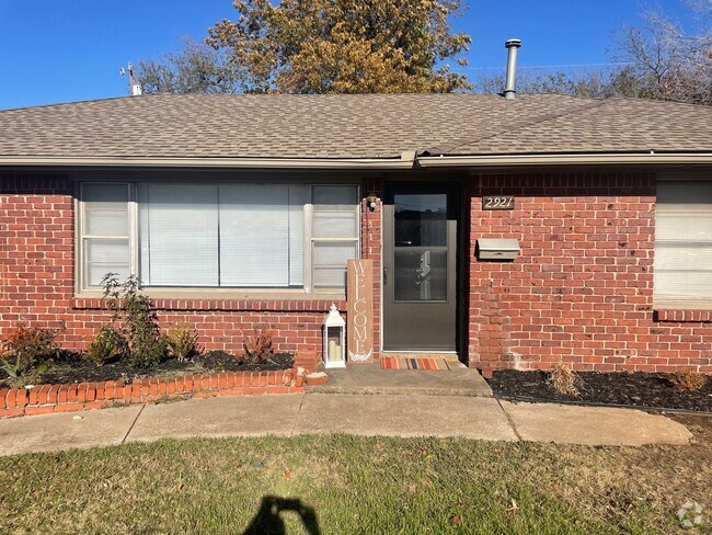 Building Photo - 3 Bedrooms + Office, 1 1/2 Baths in NW OKC... Rental