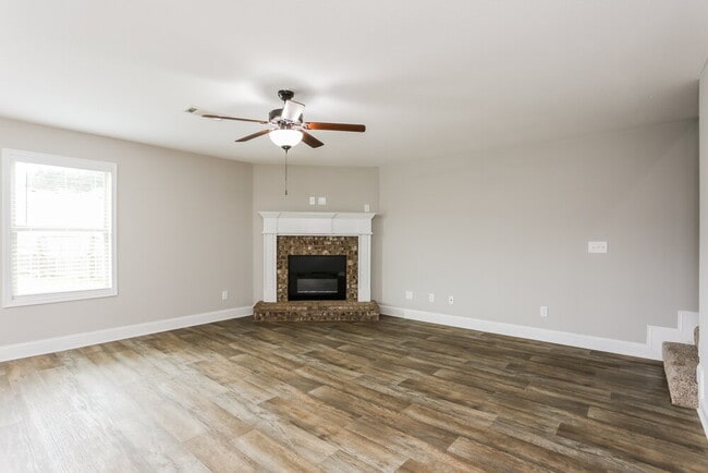 Photo - 243 Heartland Cir
