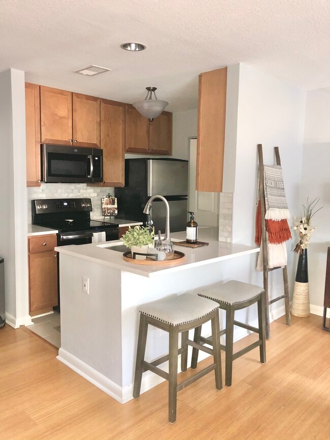 Kitchen & breakfast nook - 264 Alexandra Dr Unit 264 Alexandra  #7