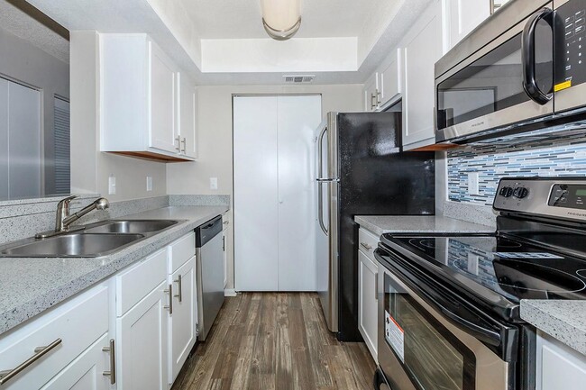 Breakfast Bar Off Kitchen - Verandahs at Hunt Club