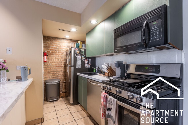 Photo - 715 W Diversey Pky Unit 1A