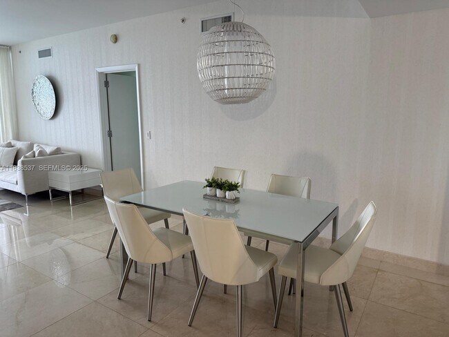 Building Photo - 17121 Collins Ave Unit 3506