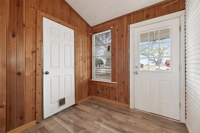 Photo - 1603 Blase Rd