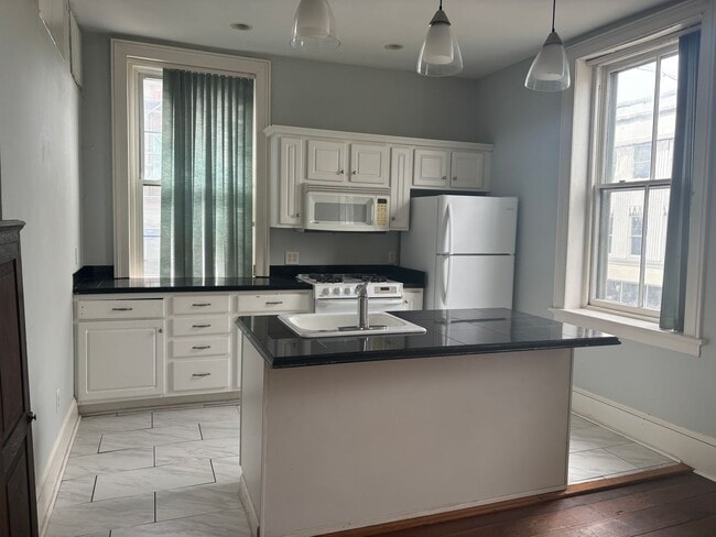 Photo - 227 W Broughton St Unit 227 W Broughton St 3