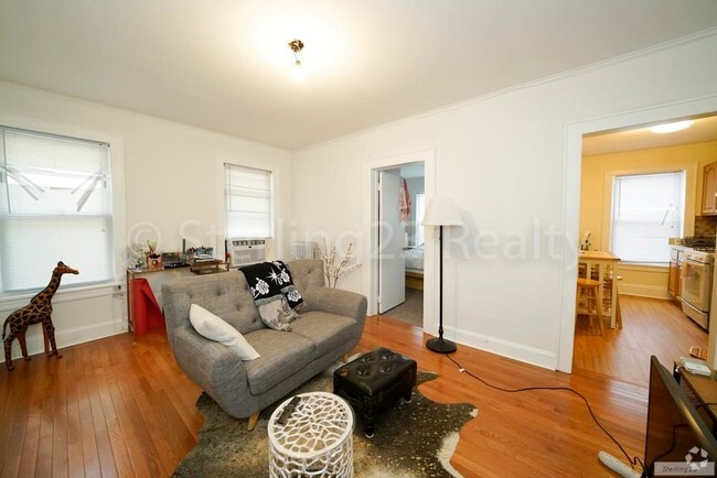 Building Photo - SPACIOUS ONE BEDROOM BY ASTORIA PARK Rental