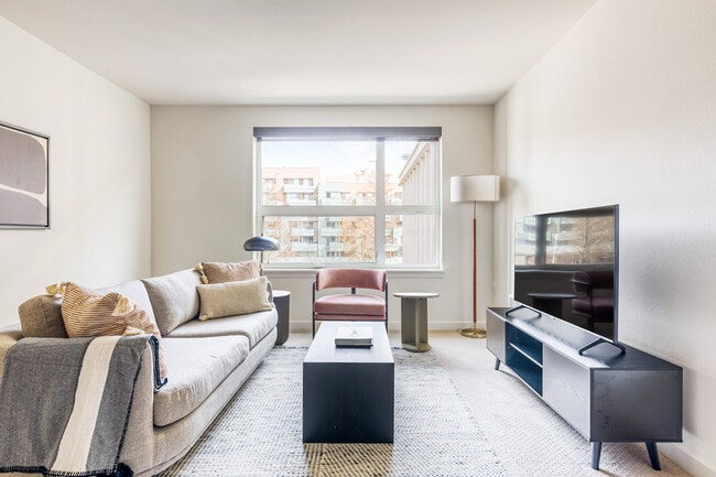 Building Photo - 330 3rd Ave W