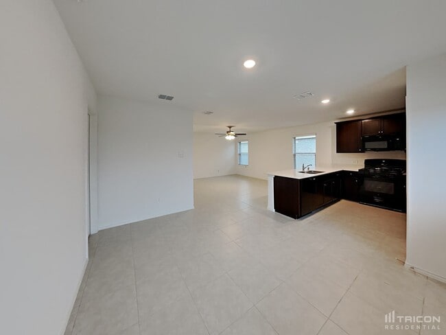 Photo - 812 Odlozil Ln