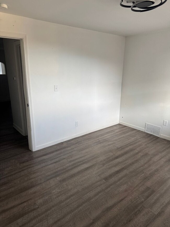 Photo - 3rd Street, Pitcairn Unit 324 3rd Street