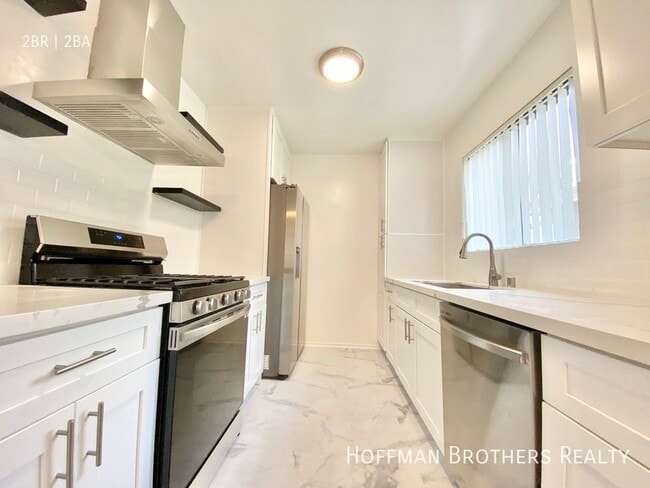 Building Photo - 7010 Lanewood Ave