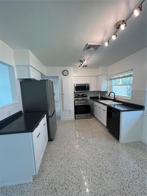 305 N Hercules Ave
