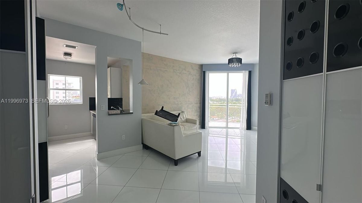 Photo - 2600 SW 27th Ave Unit ph 01