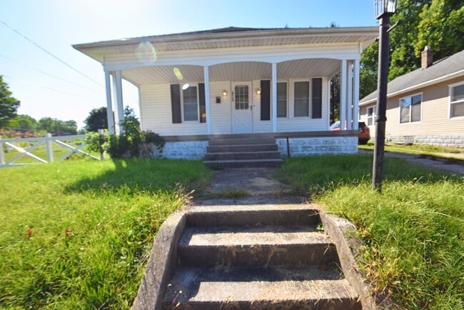 Building Photo - 2 bedroom 2 bath home with 2 story garage
