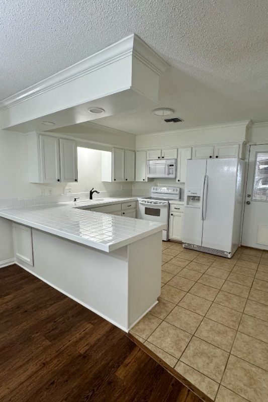 Building Photo - 305 Halcott Dr