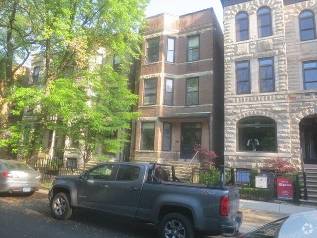 Building Photo - 833 W Newport Ave Unit 2 Rental