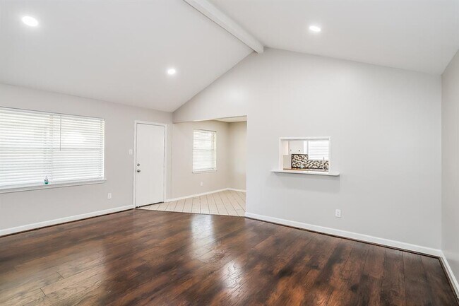 Photo - 13914 Duncannon Dr