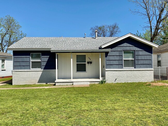 Building Photo - 709 E Steed Dr