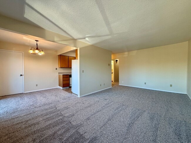 Photo - Vintage Upstairs 2 Bedroom With Patio In Hollywood District ~ Near It All! Off Street Parking~ Pe... Unit 4516