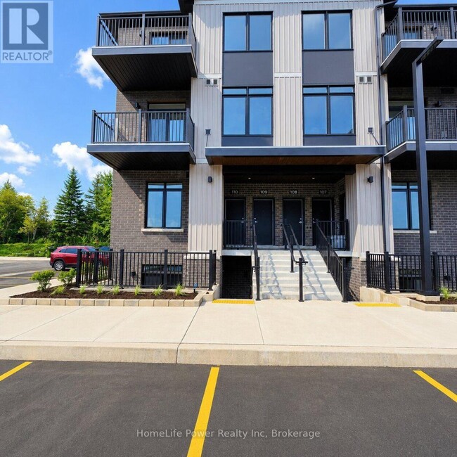 Photo - 824 Woolwich St