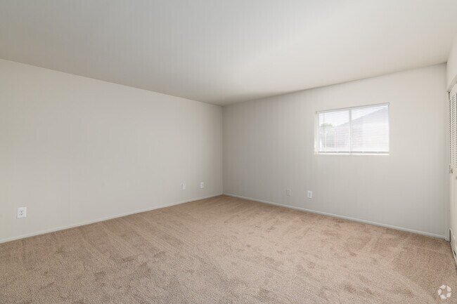 3BR, 2BA - 1,352F - Primary Bedroom