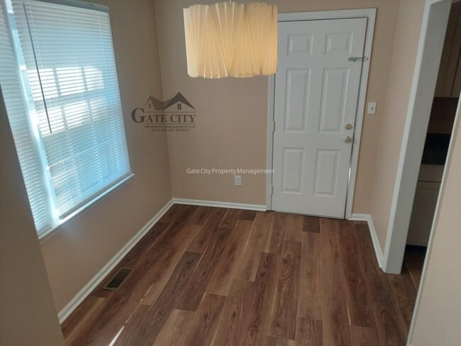 1105 Meadowbrook Blvd