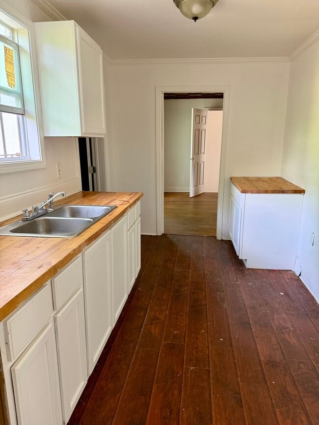 Photo - 3108 Syphon St