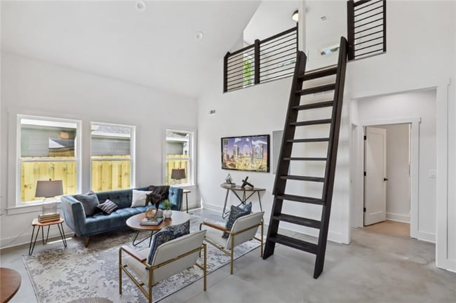 Photo - 496 Glenwood Pl SE