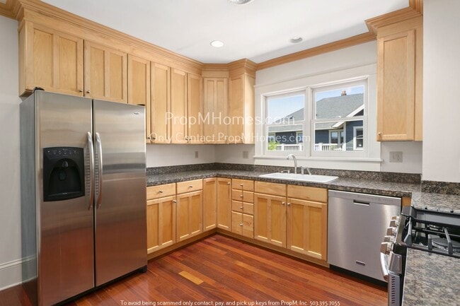 Photo - Contemporary Two Bedroom Upper Level Apartment in SE! Unit 5933 SE Division Street