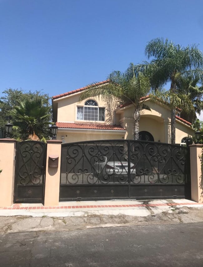 Photo - 12147 Miranda St