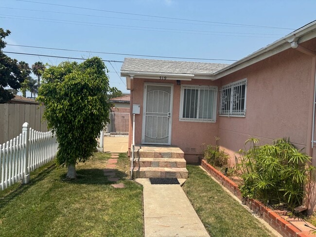Building Photo - Studio in Chula Vista with spacious backyard. Rental
