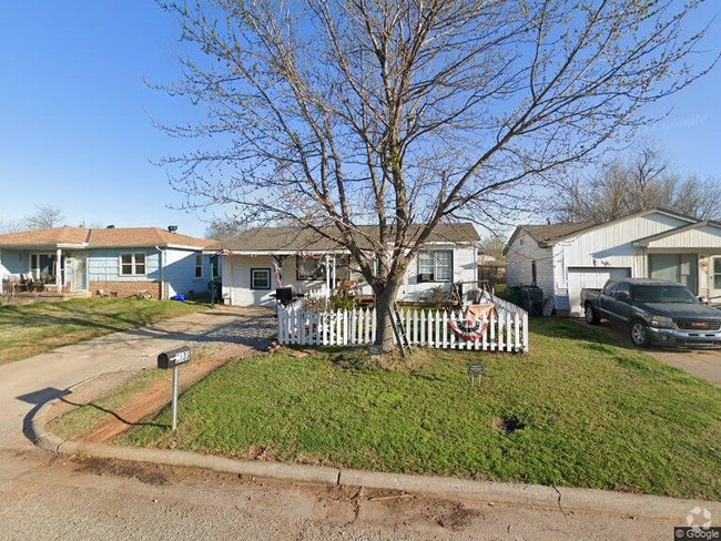 Building Photo - 3833 SW 38th St Rental