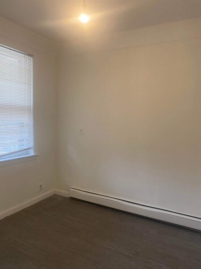 Photo - 122 W 20th St