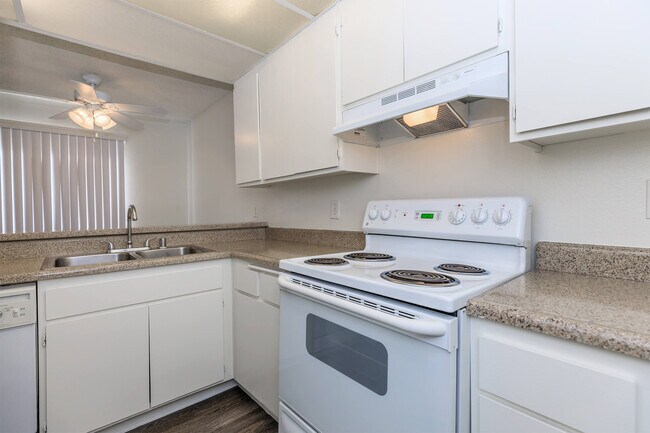 Photo - Maplewood Apartment Homes
