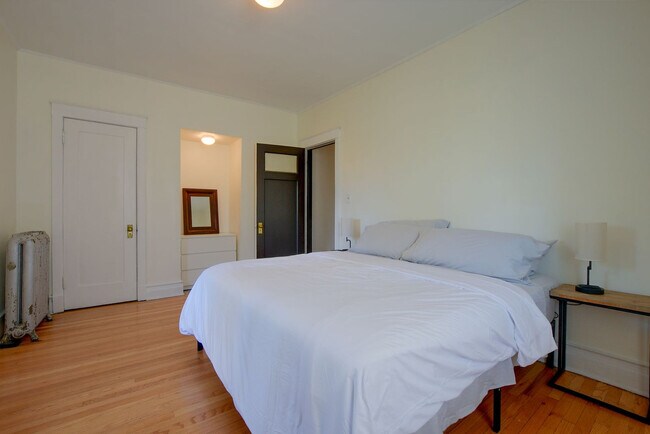 1364 E 48th St Unit SI FL3-ID1626437P