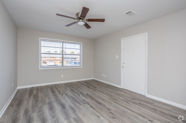 3BR, 1BA - 1.175SF
