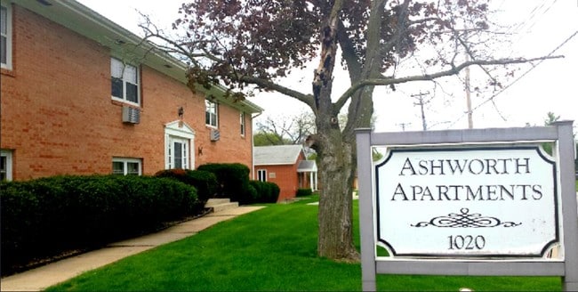 Building Photo - Ashworth Manor Rental