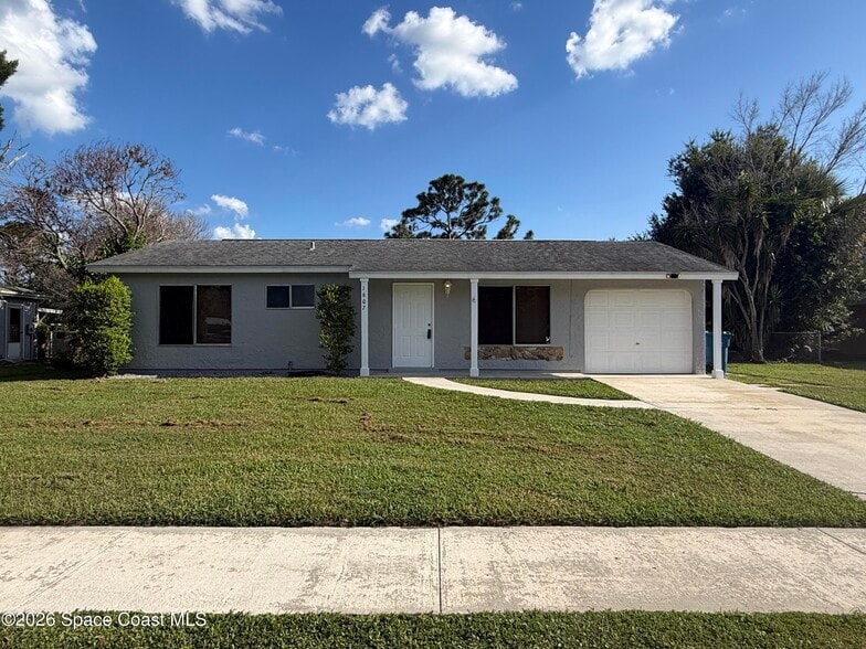 1607 Fairfield Cir NE