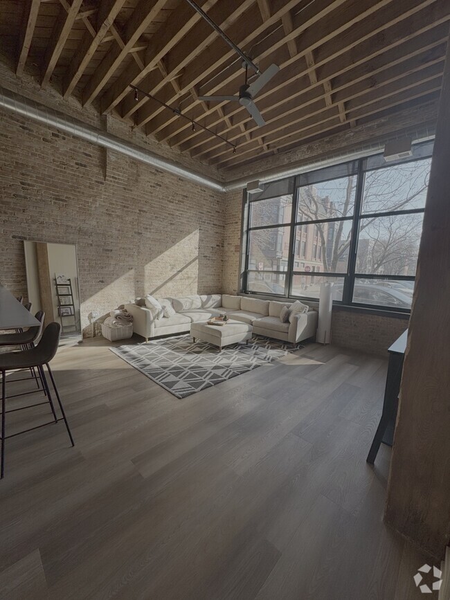 Building Photo - 818 N Wolcott Ave Unit 110 Rental