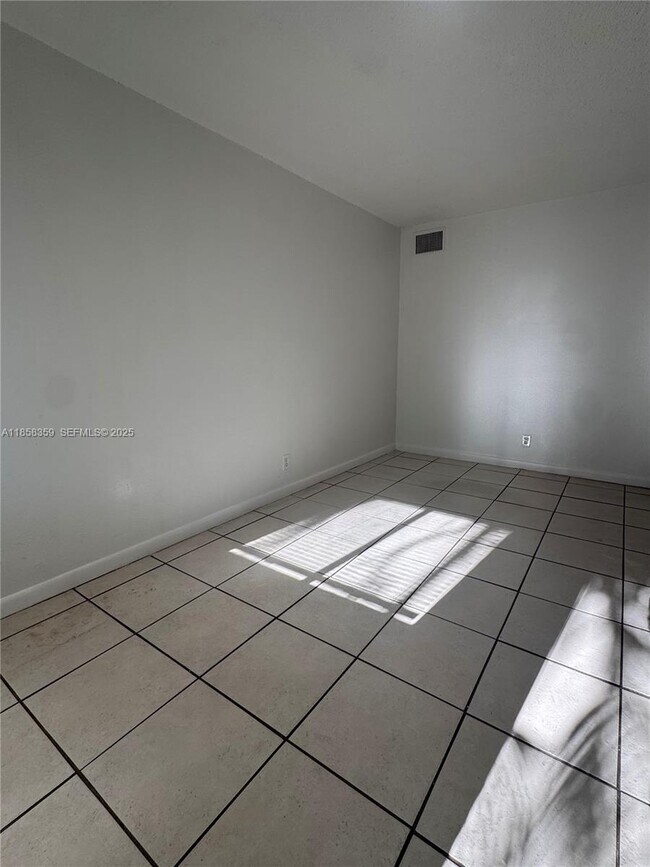 Photo - 2331 Adams St Unidad 7