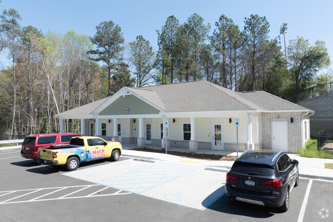 Brookfield Pointe Apartments