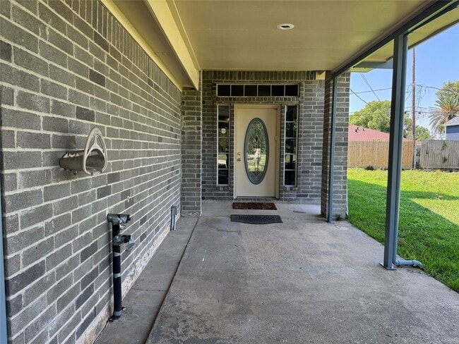 Building Photo - 4714 Willow St Rental