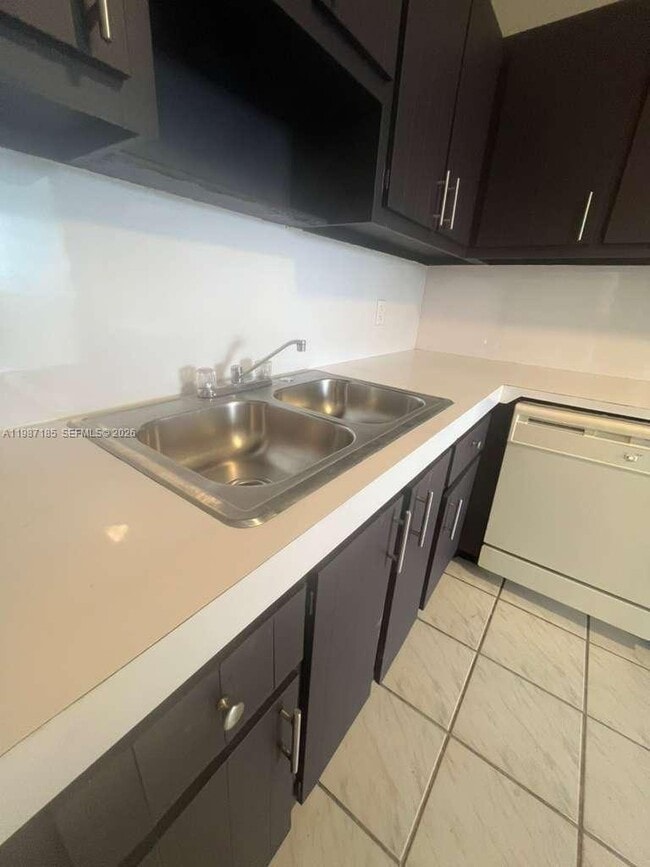 Photo - 2025 NE 164th St Unidad 619