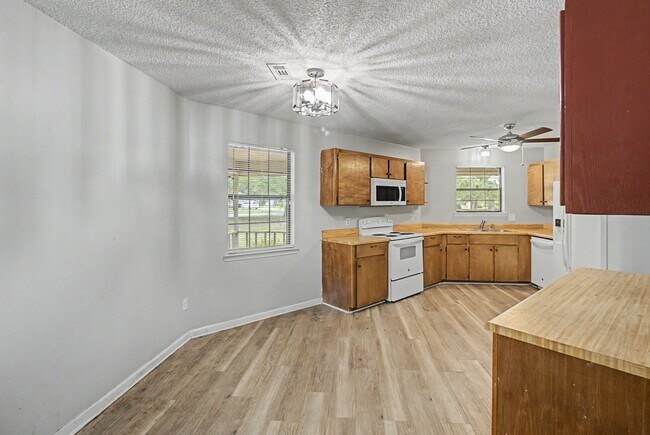Photo - 21 Pinewood Ln