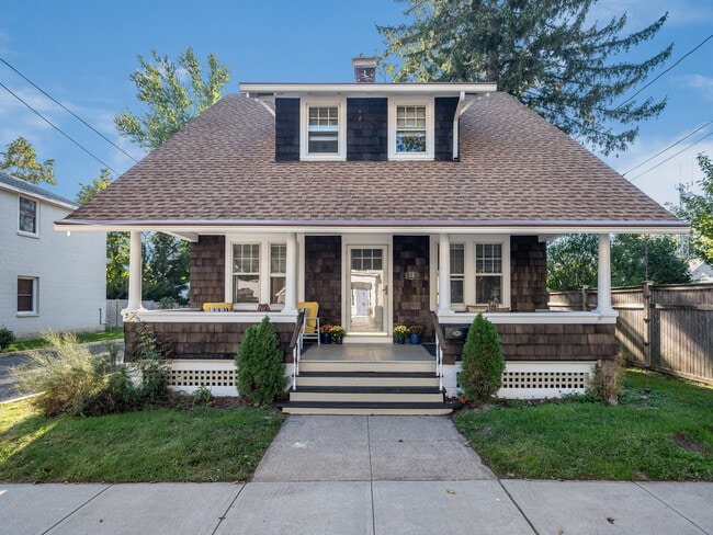 Photo - 18 Graves Ave