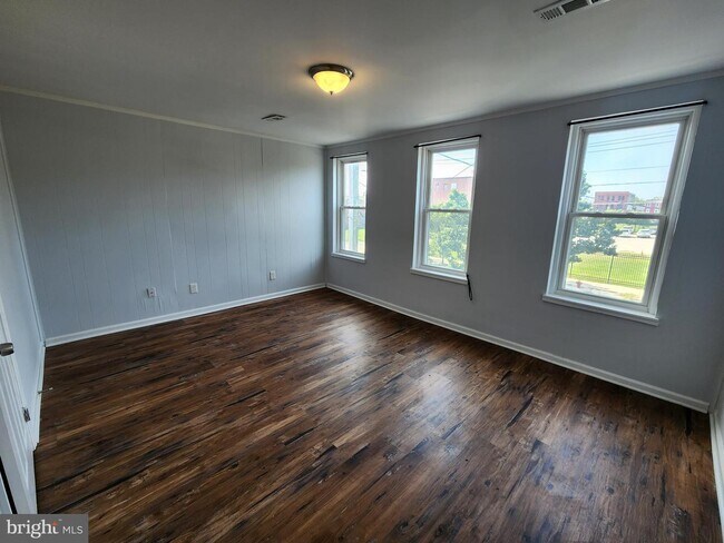 Photo - 164 Division St