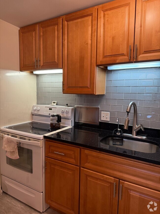 Building Photo - 10 Commonwealth Ct Unit 16 Rental