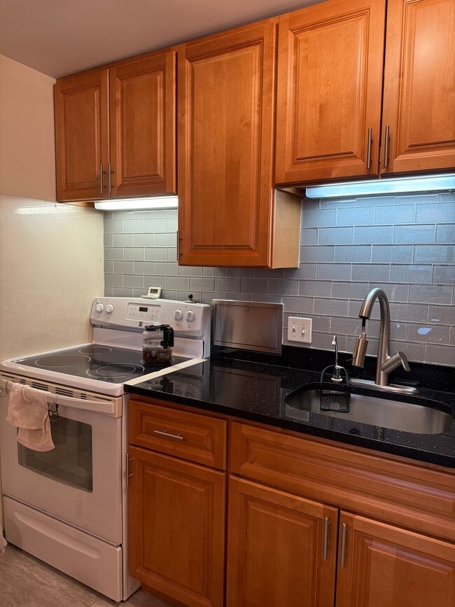 Photo - 10 Commonwealth Ct Apartments