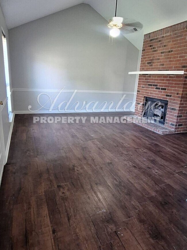 Raleigh/ Bartlett Newly Renovated Duplex f... Townhome Townhome