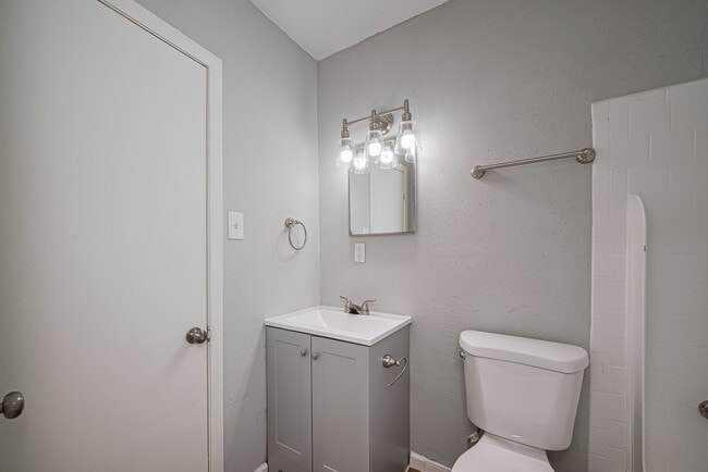 Photo - Mangum Oaks Apartments